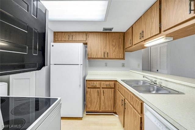 35 GREENBRIER ST 6-102, Marco Island, FL 34145