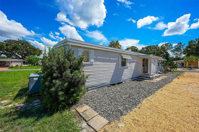 709 BENGAL AVENUE, Tavares, FL 32778