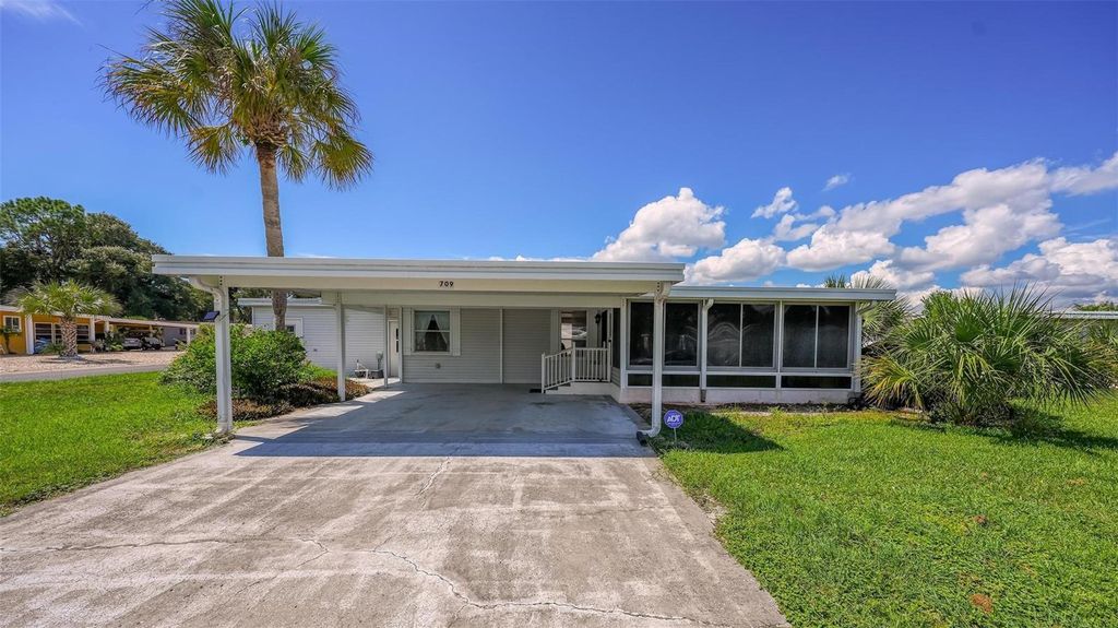 709 BENGAL AVENUE, Tavares, FL 32778