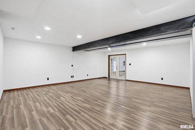 338 BENTON Street, Le Claire, IA 52753