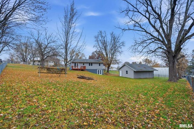 338 BENTON Street, Le Claire, IA 52753