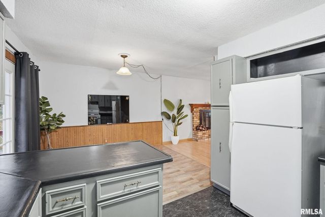 338 BENTON Street, Le Claire, IA 52753