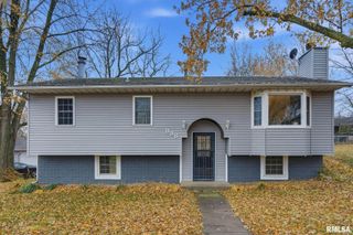338 BENTON Street, Le Claire, IA 52753