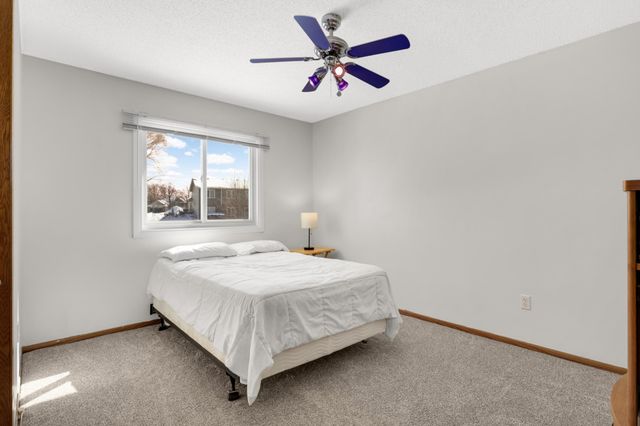 2427 Henslow Avenue N, Oakdale, MN 55128