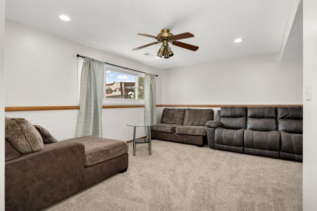 2427 Henslow Avenue N, Oakdale, MN 55128