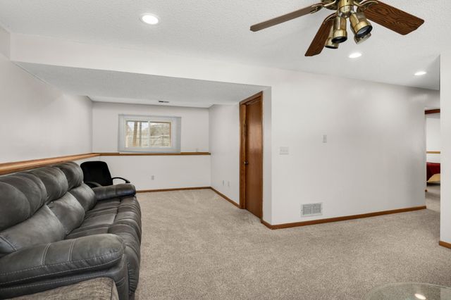 2427 Henslow Avenue N, Oakdale, MN 55128