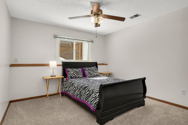 2427 Henslow Avenue N, Oakdale, MN 55128