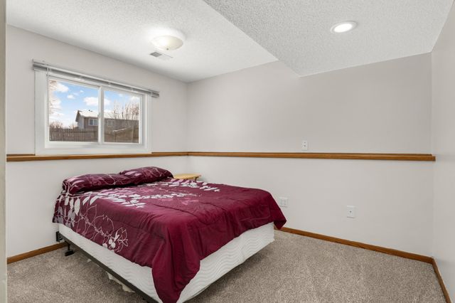 2427 Henslow Avenue N, Oakdale, MN 55128