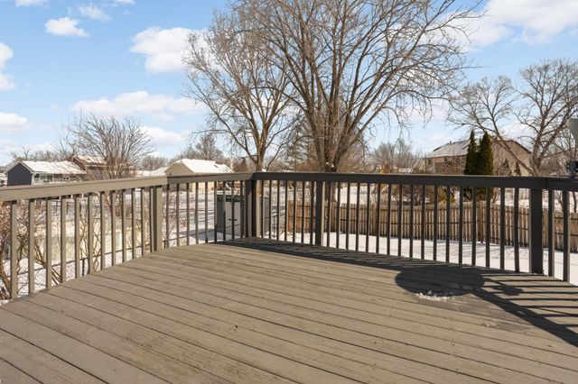 2427 Henslow Avenue N, Oakdale, MN 55128