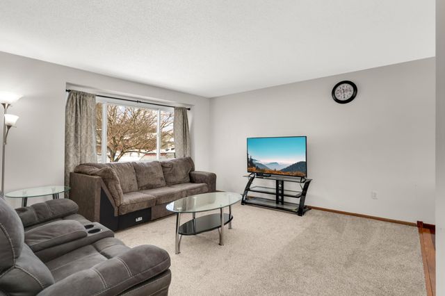 2427 Henslow Avenue N, Oakdale, MN 55128