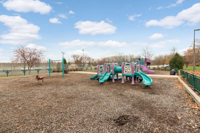 2427 Henslow Avenue N, Oakdale, MN 55128