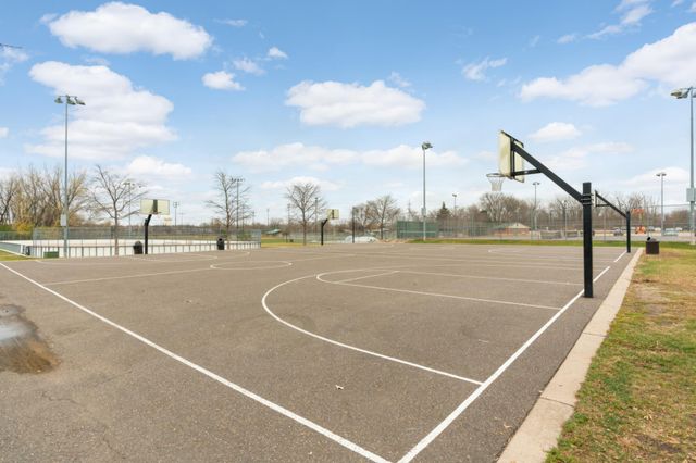 2427 Henslow Avenue N, Oakdale, MN 55128