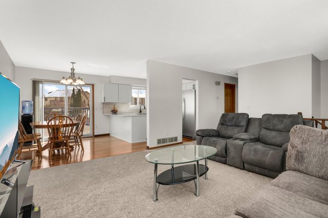 2427 Henslow Avenue N, Oakdale, MN 55128