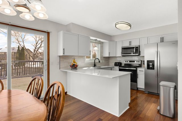 2427 Henslow Avenue N, Oakdale, MN 55128