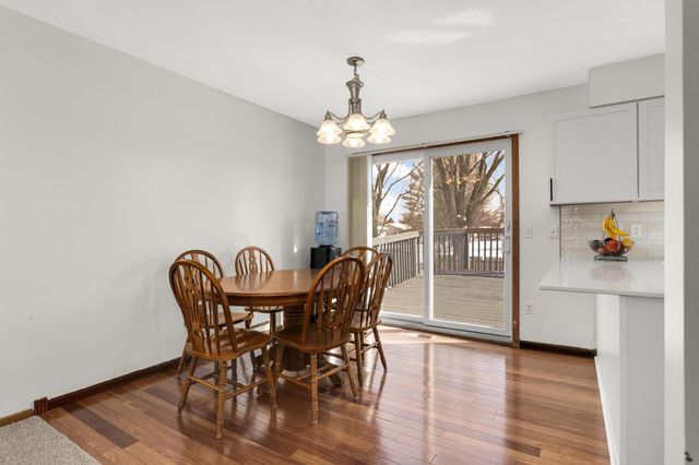 2427 Henslow Avenue N, Oakdale, MN 55128