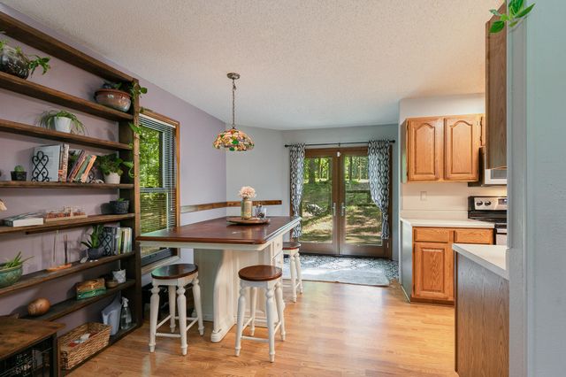 811 Rainbow Valley Drive, Highlandville, MO 65669