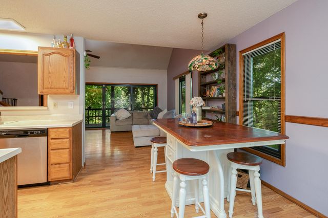 811 Rainbow Valley Drive, Highlandville, MO 65669