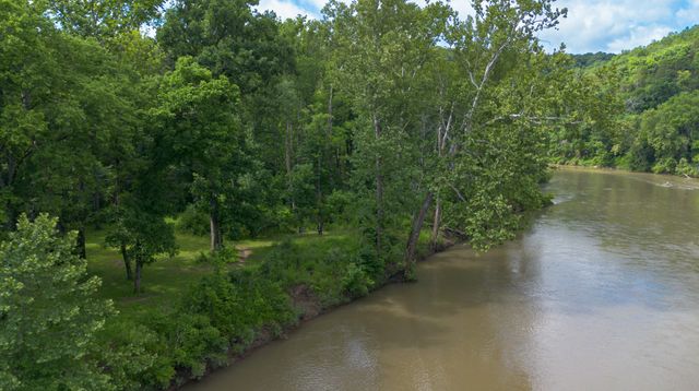 811 Rainbow Valley Drive, Highlandville, MO 65669