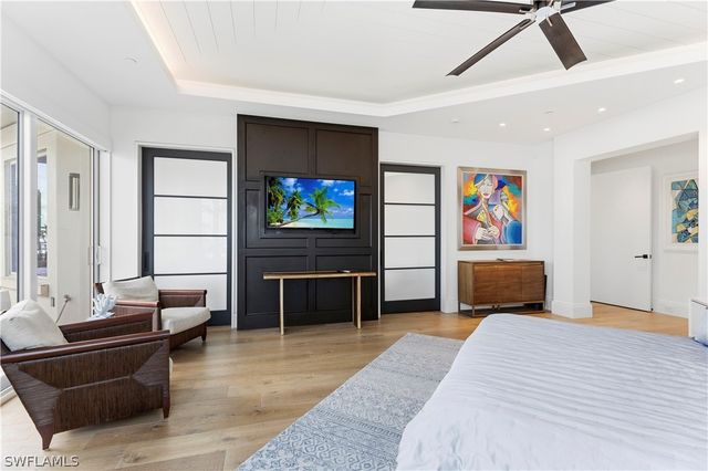 909 10th ST S 201, Naples, FL 34102