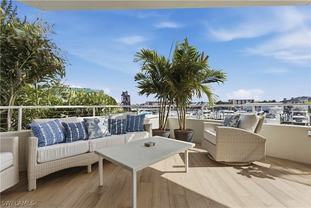 909 10th ST S 201, Naples, FL 34102