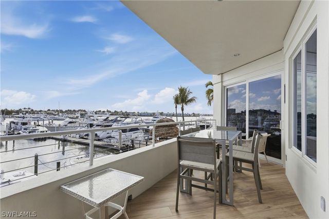 909 10th ST S 201, Naples, FL 34102