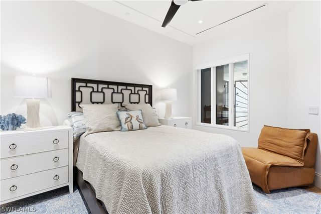 909 10th ST S 201, Naples, FL 34102