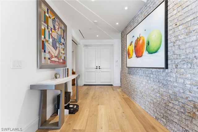 909 10th ST S 201, Naples, FL 34102