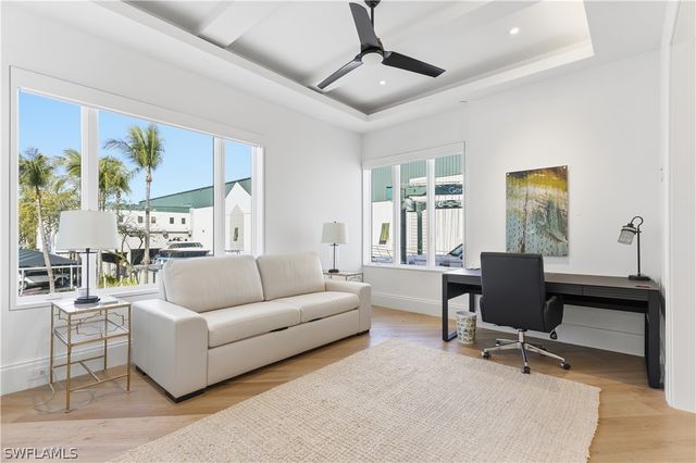 909 10th ST S 201, Naples, FL 34102