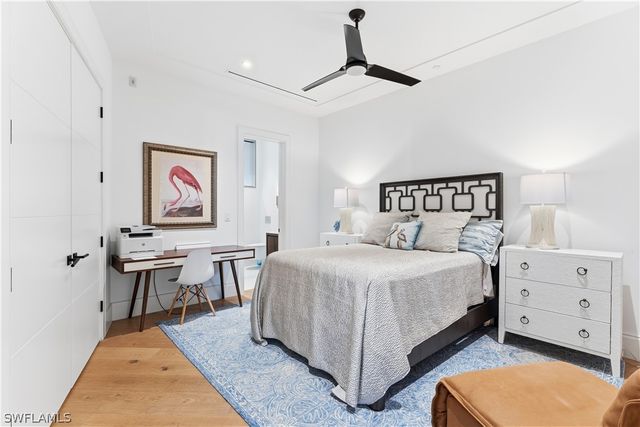 909 10th ST S 201, Naples, FL 34102