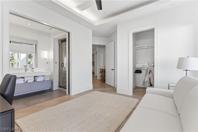 909 10th ST S 201, Naples, FL 34102