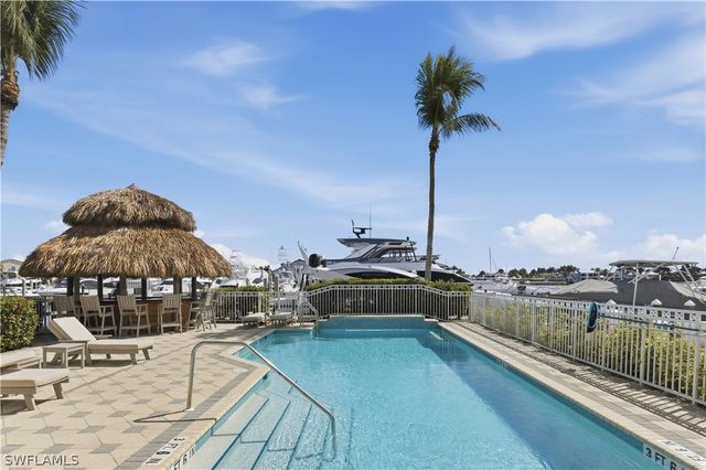 909 10th ST S 201, Naples, FL 34102