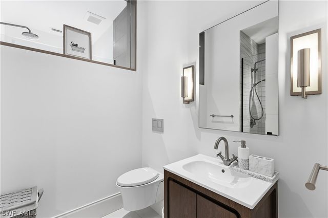 909 10th ST S 201, Naples, FL 34102