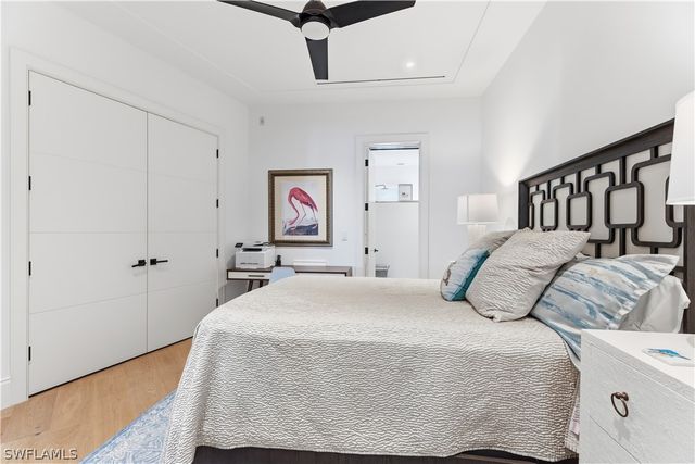 909 10th ST S 201, Naples, FL 34102