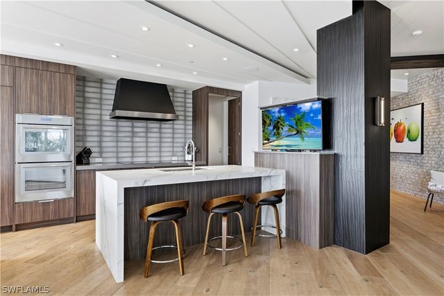 909 10th ST S 201, Naples, FL 34102