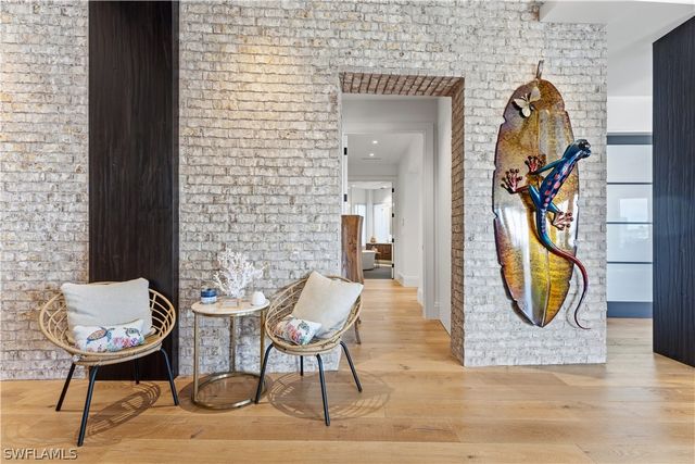 909 10th ST S 201, Naples, FL 34102