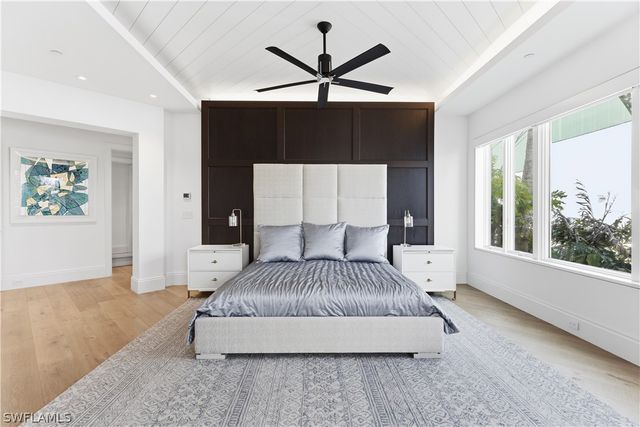 909 10th ST S 201, Naples, FL 34102