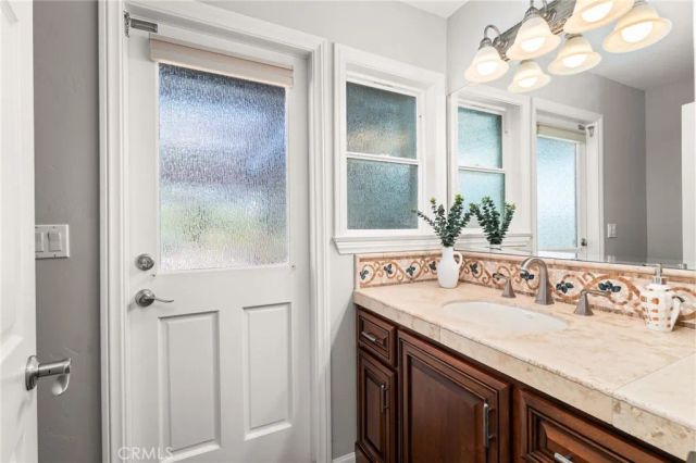 2465 Via Oeste Drive, Fallbrook, CA 92028