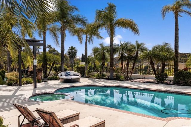 2465 Via Oeste Drive, Fallbrook, CA 92028