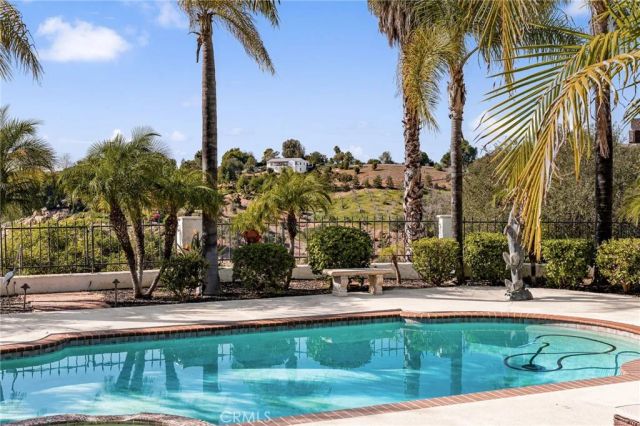 2465 Via Oeste Drive, Fallbrook, CA 92028