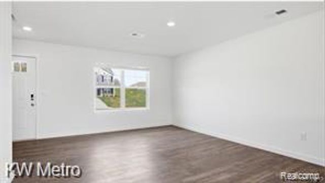 17 Oak Street, Grand Blanc Charter Township, MI 48439