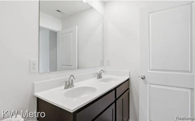 17 Oak Street, Grand Blanc Charter Township, MI 48439