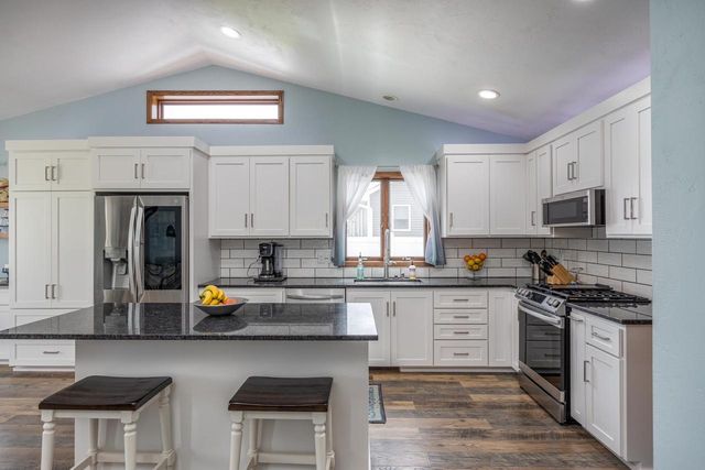 N1734 HOT SPRINGS COURT, Greenville, WI 54942