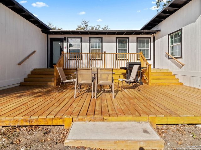 444 BEVERLY DR, San Antonio, TX 78228