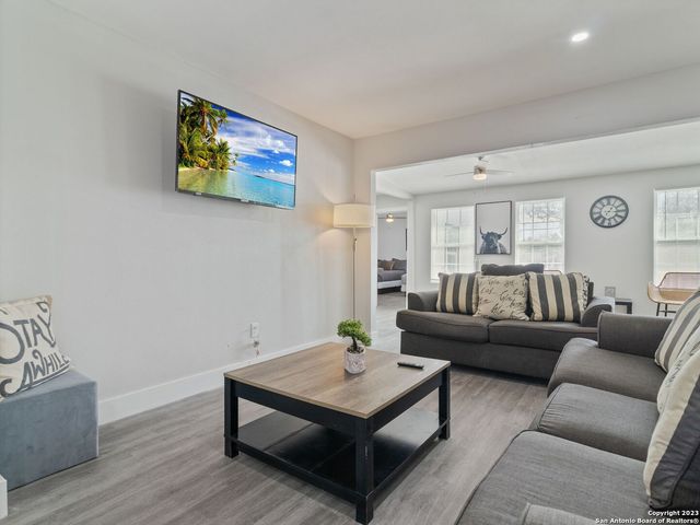 444 BEVERLY DR, San Antonio, TX 78228