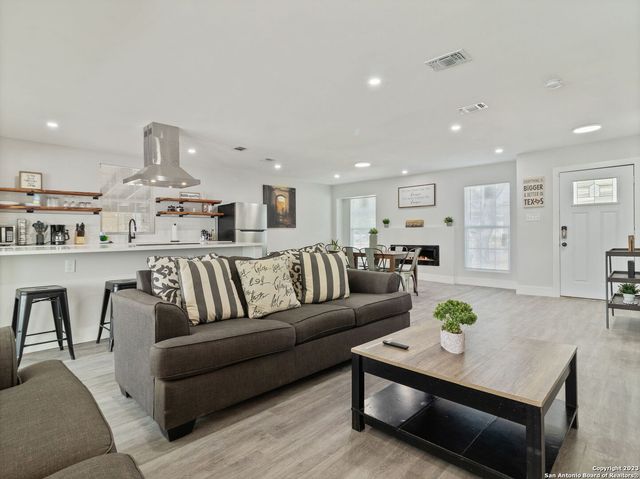 444 BEVERLY DR, San Antonio, TX 78228