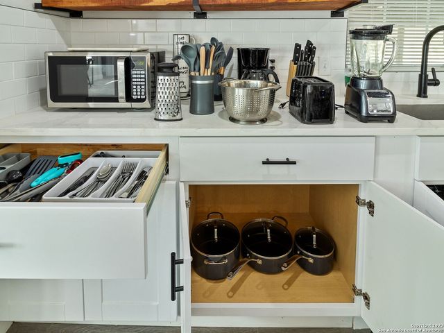 444 BEVERLY DR, San Antonio, TX 78228