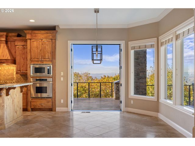 3779 Nw DEVOTO Ln, Portland, OR 97229