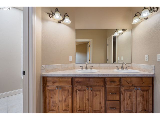 3779 Nw DEVOTO Ln, Portland, OR 97229