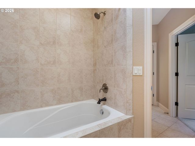 3779 Nw DEVOTO Ln, Portland, OR 97229