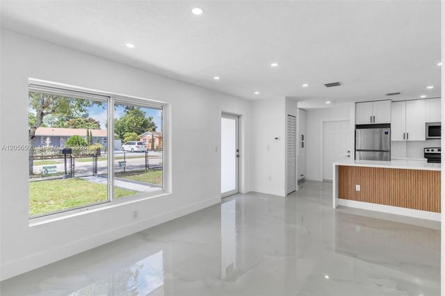 4513 NW 203rd Ter, Miami Gardens, FL 33055